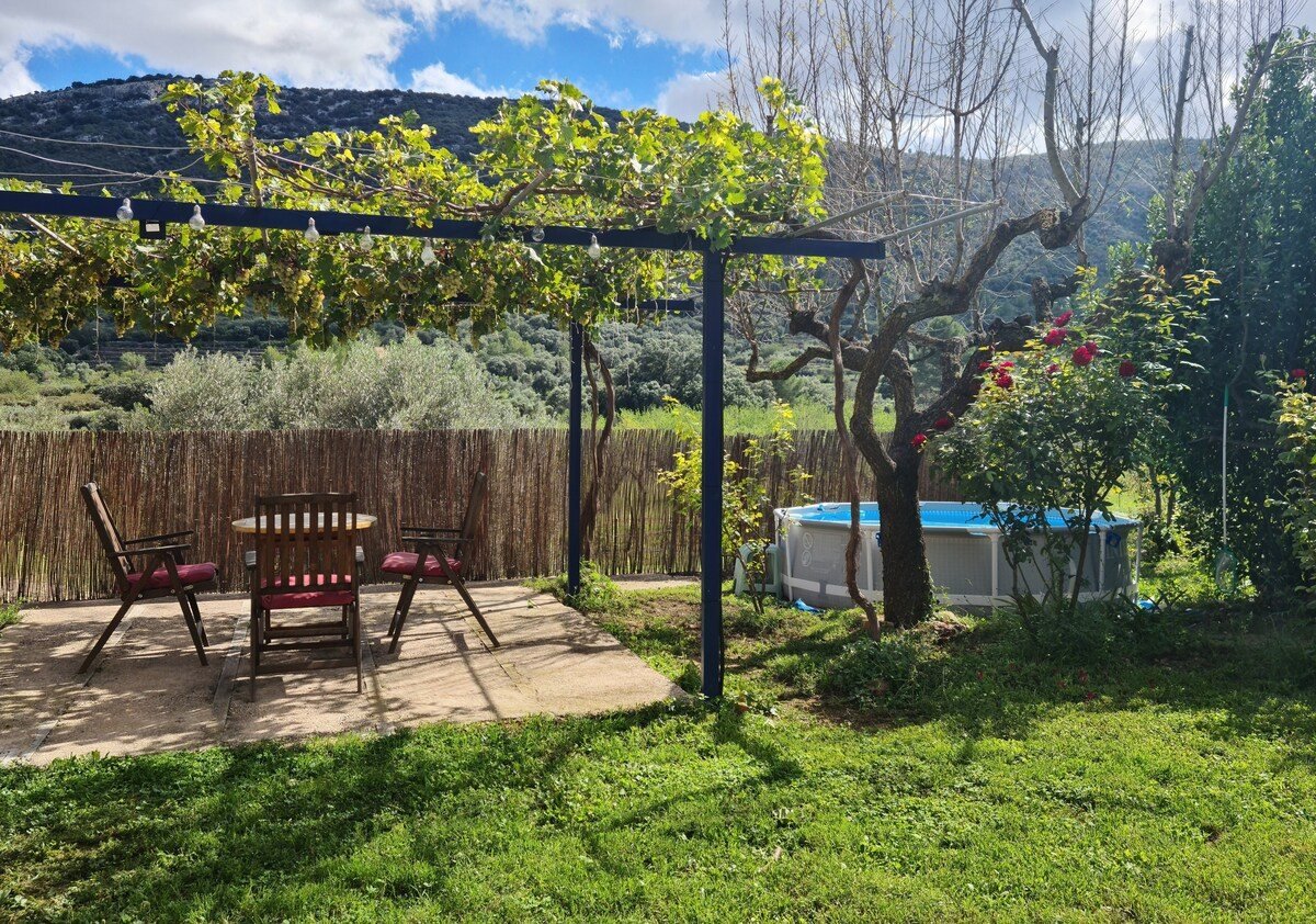 Terraza exterior con mesa